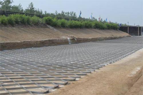 玻纤土工格栅施工损伤与什么有关？